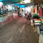 Diduga oknum kepala pasar Harapan jaya kota Bekasi telah bertindak sewenang-wenang.
