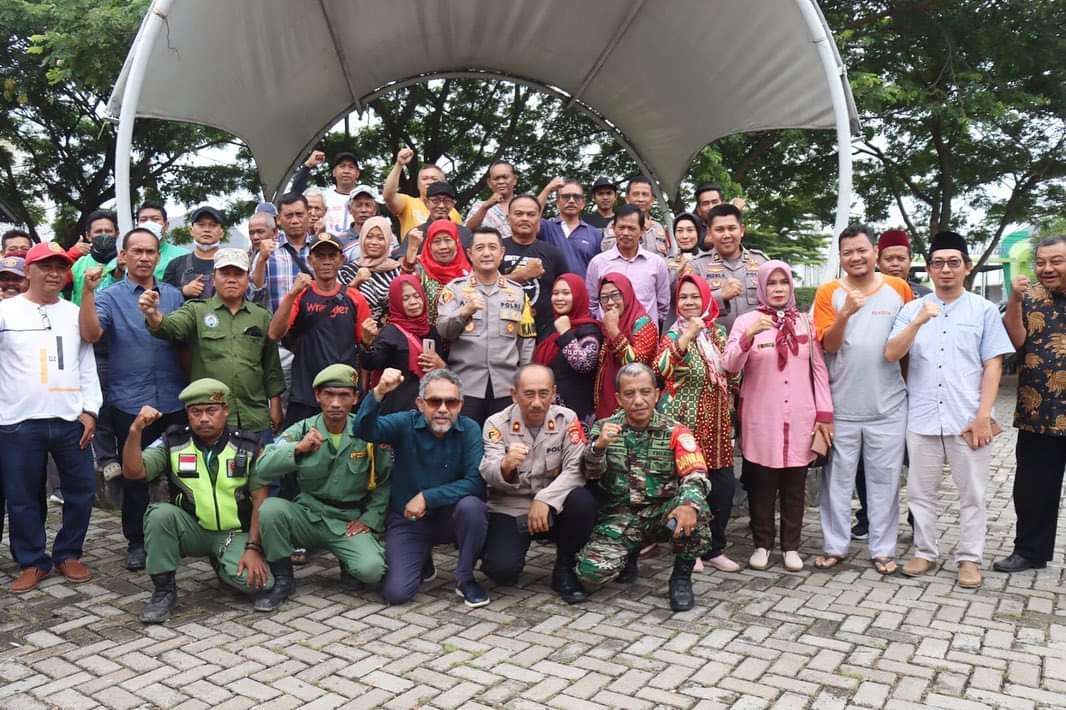 Bukti Kedekatan POLRI Dengan Masyarakat, Kapolres Karawang Curhat Bersama Warga