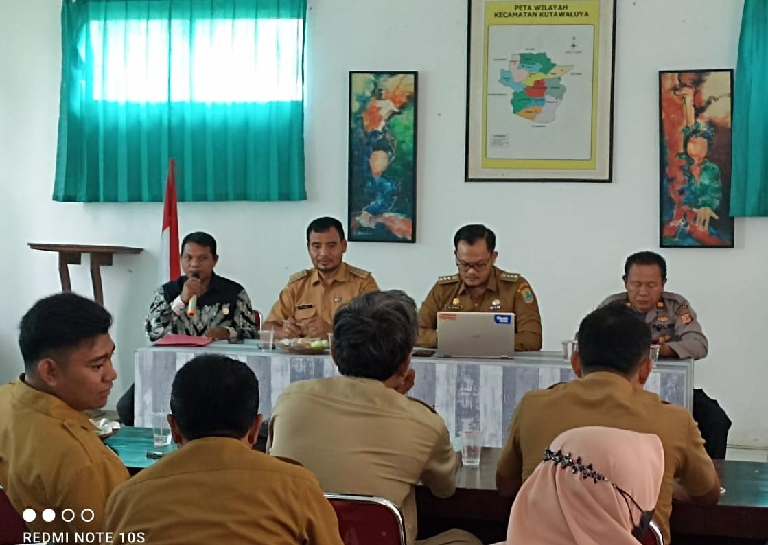 Panwascam Kutawaluya Lakukan Sosialisasi Perekrutan PKD di Minggon Kecamatan