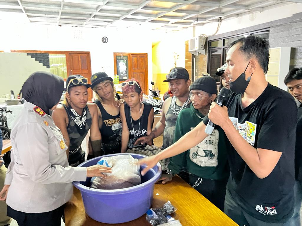 Salut..!! Kapolres Subang Berikan Pelatihan Ekonomi Kreatif Kepada Anak Punk