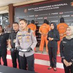 Kapolres Karawang AKBP Wirdhanto Hadicaksono gelar Konferensi pers  pengungkapan kasus Bentrok Antar LSM yang terjadi di warung Kopi Guro II Kel. Karawang Wetan Kec. Karawang Timur Kab. Karawang.
