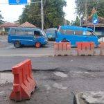 BANYAK KORBAN KECELAKAAN AKIBAT JALAN YANG BERLUBANG DI SEPANJANG JALUR TANJUNGPURA-RENGASDENGKLOK