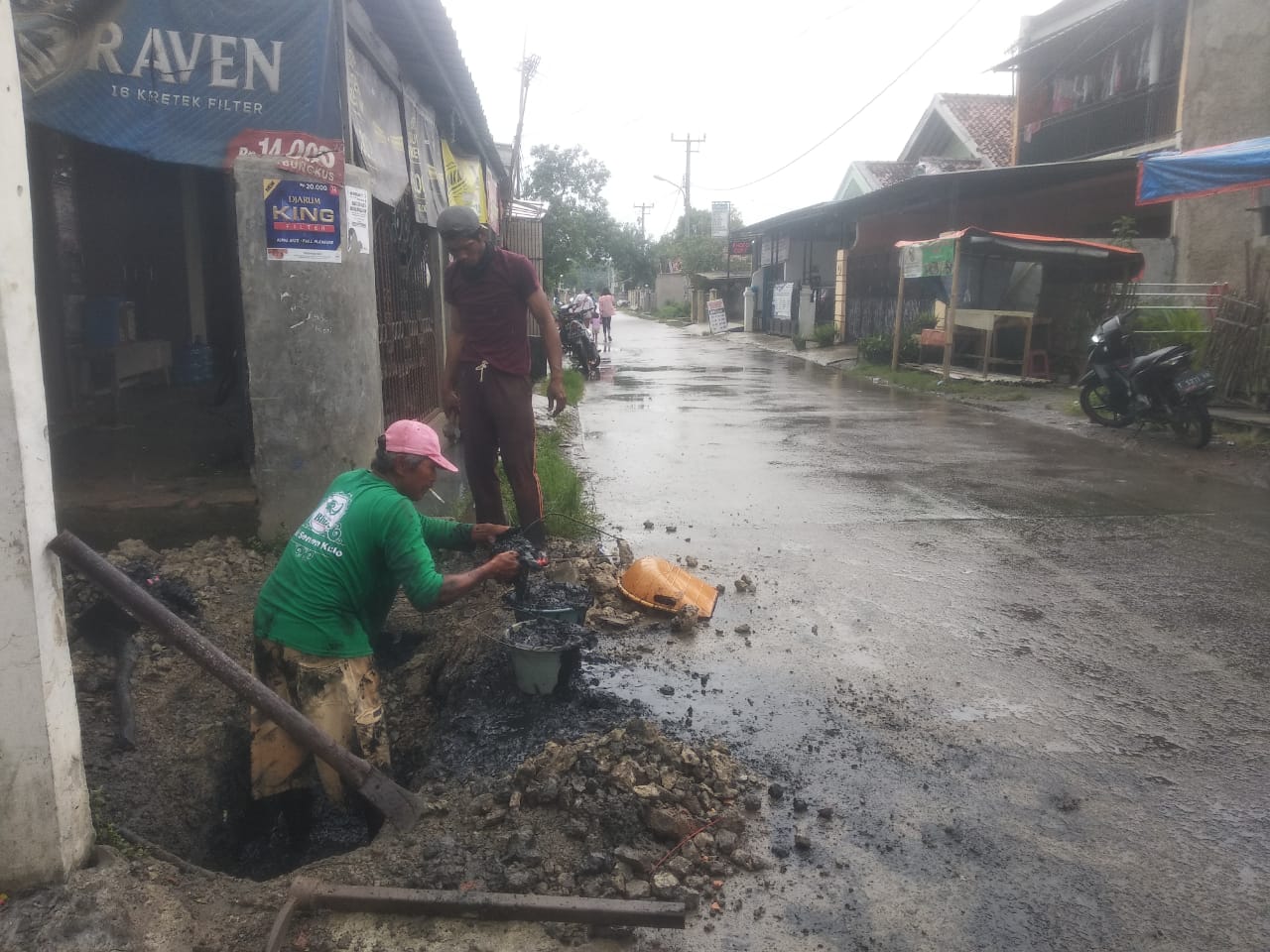 Kadus Rengasjaya 1 Bersama Warga Laksanakan Giat Kerja Bakti  Di Musim Penghujan