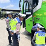 Satlantas Polres Karawang Cek Kesiapan Otobus Jelang Ops Ketupat Lodaya