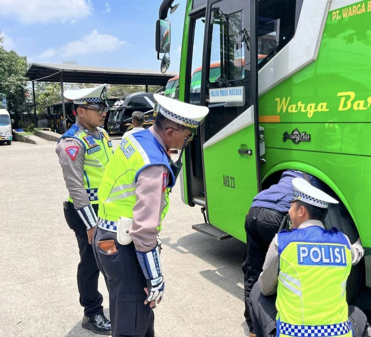 Satlantas Polres Karawang Cek Kesiapan Otobus Jelang Ops Ketupat Lodaya