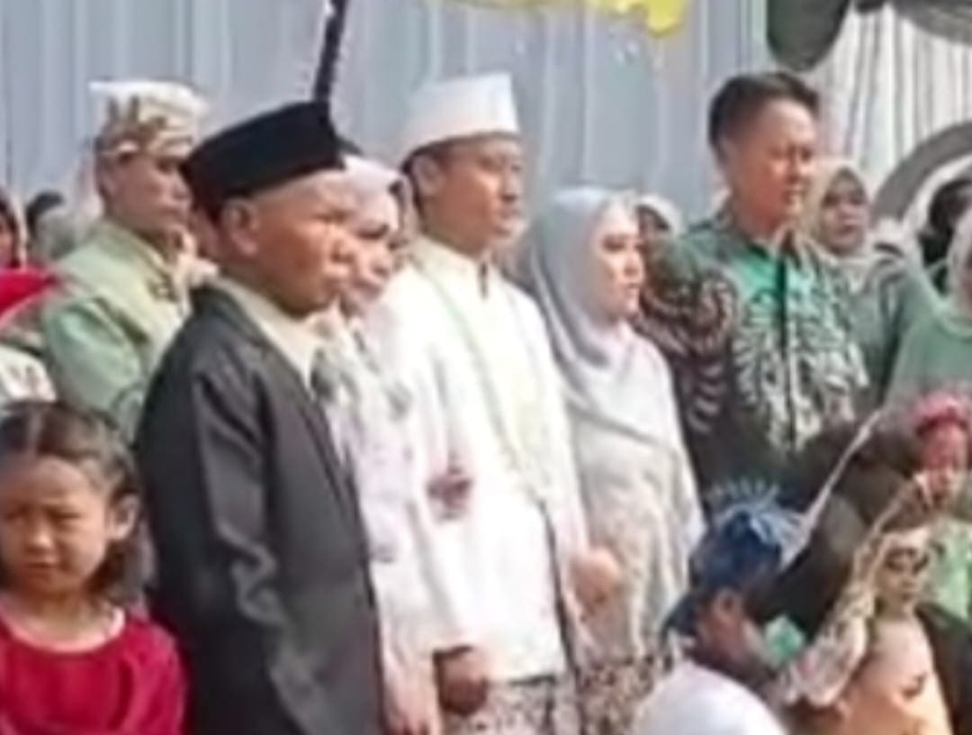 Kemeriahan Resepsi Pernikahan Fitri Nurjanah Dengan Rahmat Hidayat Berlangsung Penuh Cinta Dan Kasih Sayang