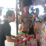 Kepolisian Sektor Rengasdengklok, Laksanakan Giat Razia Petasan Di Sepanjang Jalur Pertokoan Shelby Plaza Rengasdengklok