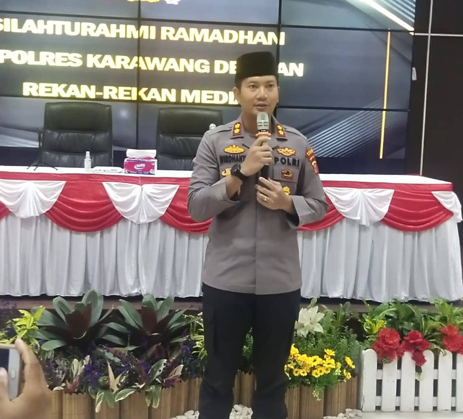 Kapolres Karawang Jalin Tali Shilaturrohmi  Dengan Insan Pers Melalui Acara Buka Bersama Dihari Ke -9 Romadhon 1444 H