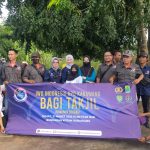 IWO Indonesia DPD Karawang Bagikan Ratusan Paket Takjil Gratis Di Jalan Bundaran Kodim