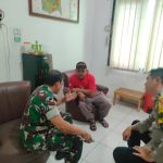 Imbau Kamtibmas, TNI-POLRI Ngobrol Santai Bersama Warga Desa Sumurkondang Klari