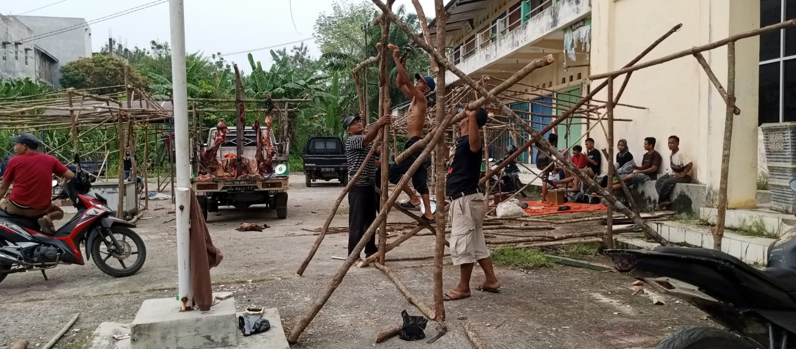 Persiapan Pasar Daging Di Pasar Induk Batu kuning OKU Jelang Hari Raya Idhul Fitri 1.444 Hijriah