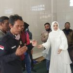 Dewan Taman (Gerindra) Beserta Isterinya Yusni Berbagi Beras Kepada Warga Masyarakat Menjelang Hari Raya Idhul Fitri