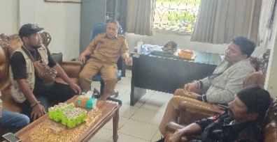 Luar Biasa!!! Sekcam Cilebar Respon Cepat Aduan Para Petani Yang Mengeluhkan Harga Pupuk Urea Subsidi Mahal