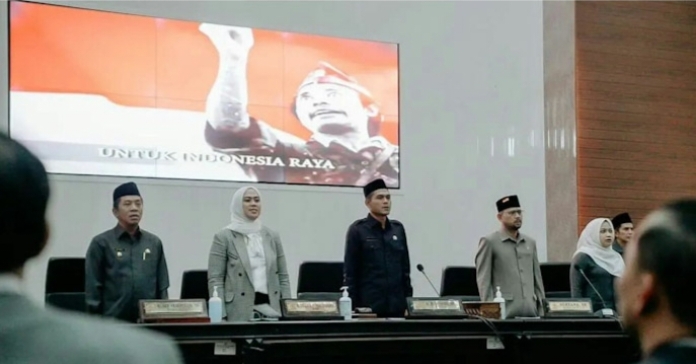 Sidang Paripurna DPRD Kabupaten Karawang Dengan Agenda LKPJ Bupati,Pansus Raperda Dan Perubahan SK DPRD