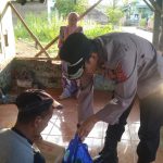 Kapolsek Ciasem KOMPOL Dede Suherman Kunjungi Muhidin (ODGJ) dan Disabilitas Ansori.