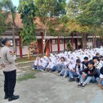 Polsek Blanakan Rutin Patroli sambangi pemukiman warga untuk menjaga kondusifitas kamtibmas.