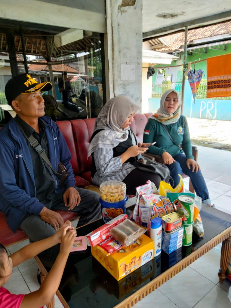 Akhirnya Disabilitas Ansori dan Rina Herlita yang mengalami Kelumpuhan dikunjungi Kemensos