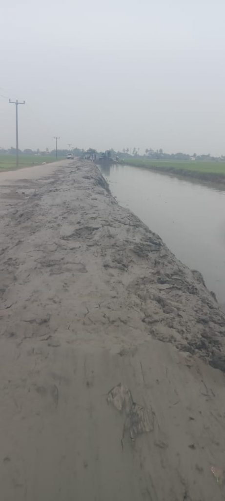 Warga Masyarakat Desa Kedungjaya Kecamatan Cibuaya Apresiasi Pekerjaan Normalisasi Di Aliran Sungai Rawasari
