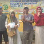 Pemdes Ciasemtengah,Bawa ODGJ bernama Muhidin untuk Proses Pembuatan E-KTP Di Kecamatan Purwadadi.