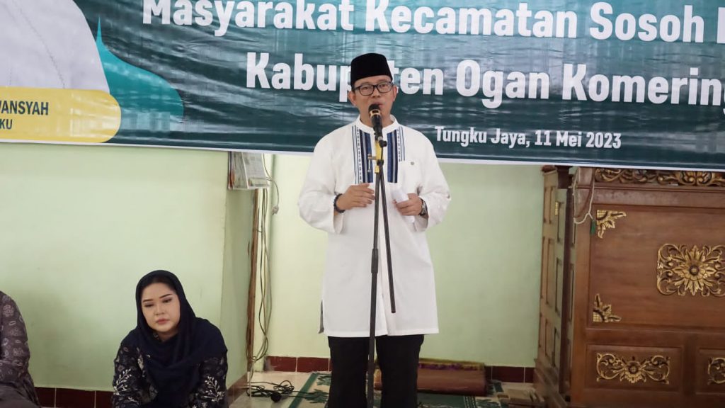 Penjabat Bupati OKU H. Teddy Meilwansyah Bersama Ketua TP PKK Kabupaten OKU HJ. Zwesty Karenia Teddy Mendampingi Ketua Kormi Sumsel dan Korwil ICSB Sumsel Hj. Samantha Tivani Menghadiri Pengajian Akbar Dalam Rangka Halal Bi Halal Idul Fitri 1444 H.