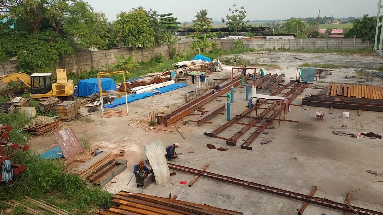 Warga di wilayah Jalan Raya Rengas Bandung Desa Tanjung Baru, Kecamatan Cikarang Timur Kabupaten Bekasi keluhkan suara bising yang dihasilkan dari sebuah perusahan ternama yang memiliki workshop di lingkungan mereka.