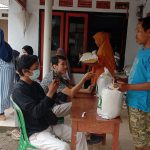 Hari ke Tiga PT.Pos Persero Cabang Blanakan Salurkan Bansos Pangan Beras 10 KG.