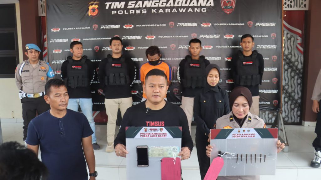 Polres Karawang Konferensi Pers  kasus Penipuan Penerimaan Bintara Polri oleh DLS warga Dusun Karanganyar Kecamatan Klari, Kabupaten Karawang, Jawa Barat