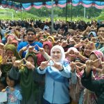 kunjungan kerja Vera Febrianthy.M.Si anggota DPR RI praksi Demokrat komisi II di lapang bola Desa Walahar Kecamatan Klari
