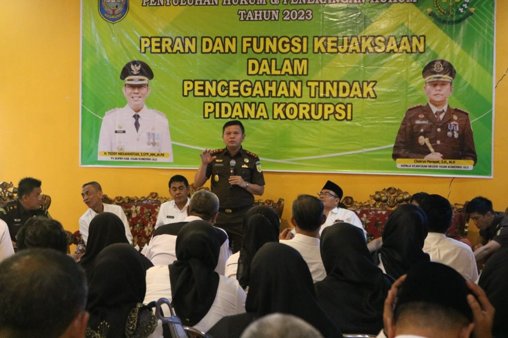 Kejari OKU Didampingi PLT, Asisten 1 Kab.OKU Dalam Acara Penyuluhan, Penerangan, Pencegahan Dan Penyalahgunaan Dana Disekolah