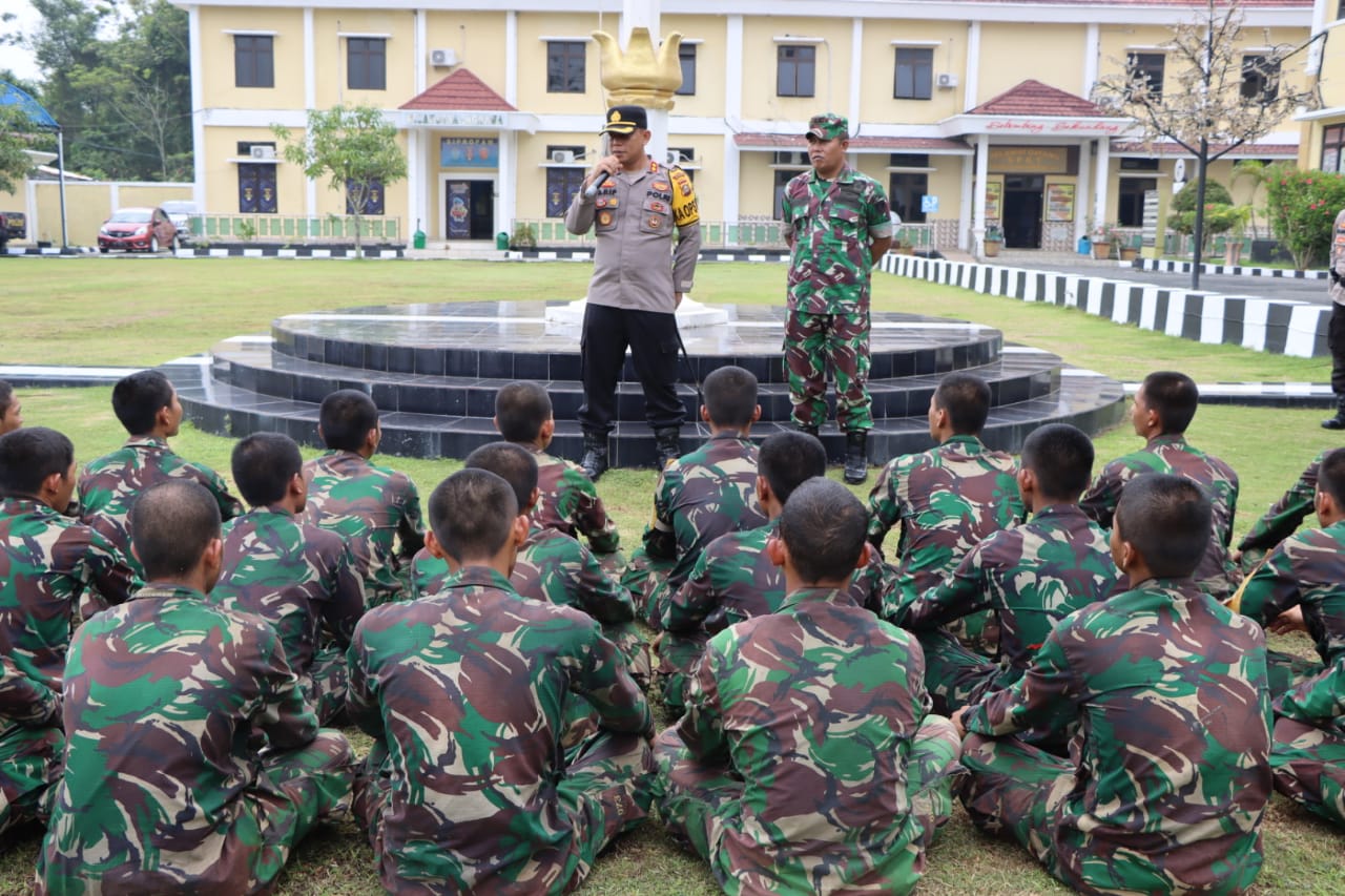 KEGIATAN PENYAMBUTAN SISWA DODIKLATPUR RINDAM II/SRIWIJAYA DI POLRES OKU DALAM RANGKA LATIHAN PATBURU.