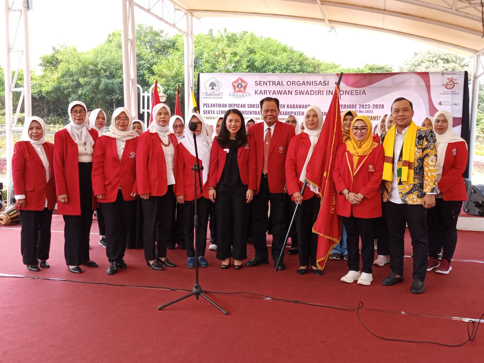 Pengurus Depicab SOKSI Karawang dilantik oleh Ketua Depidar SOKSI Jawa Barat Yod Mintaraga, digelar di Gedung Galeri Plaza Pemda Karawang