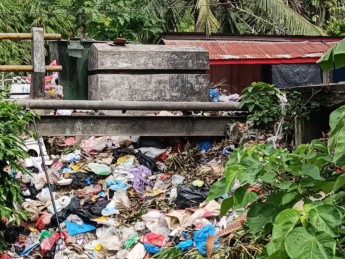 Diduga oknum Petugas Kebersihan OKU tidak bekerja dengan asal asalan dan seakan tutup mata