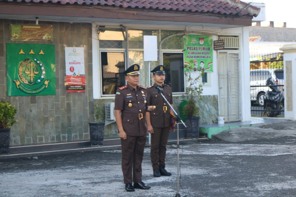 Kepala Kejaksaan Negeri OKU Choirun Parapat SH.MH.Bertindak Sebagai Inspektur Upacara Memperingati Hari Lahir Pancasila Tahun 2023