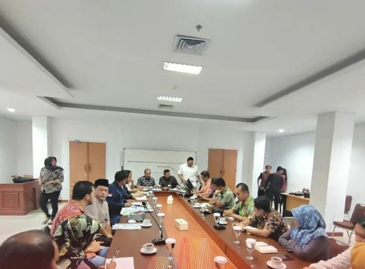 Komisi I DPRD kota Samarinda hearing bersama dinas pertanahan terkait pelayanan PTSL