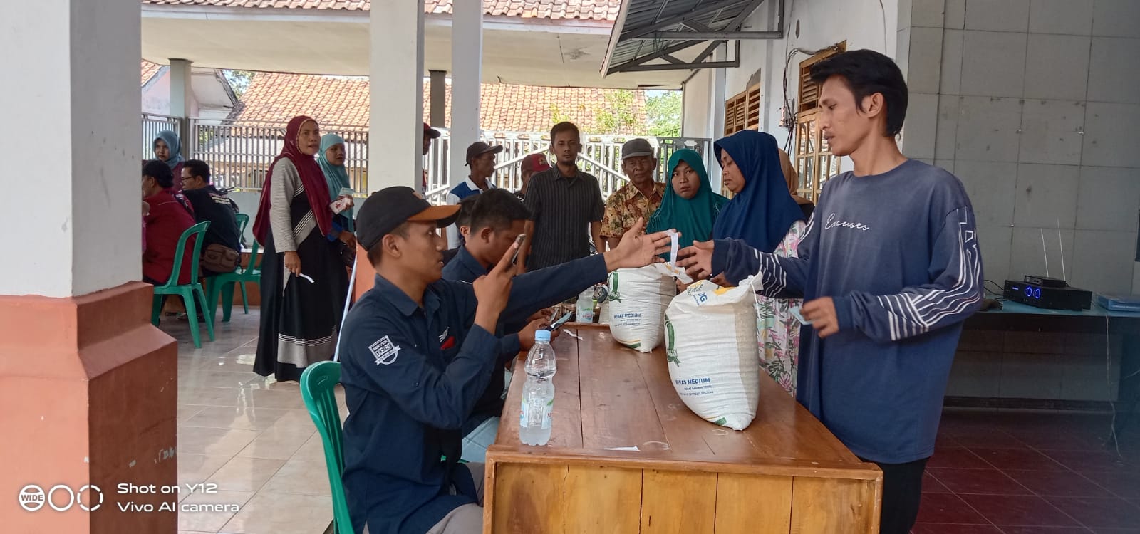 Hari Ke Tiga PT.Pos Indonesia Persero Cabang Blanakan Salurkan Bantuan Pangan Beras.