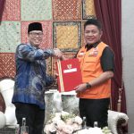 H Teddy Meilwansyah Kembali Terima SK Perpanjangan Jabatan PJ Bupati OKU Dari Gubernur Sumsel