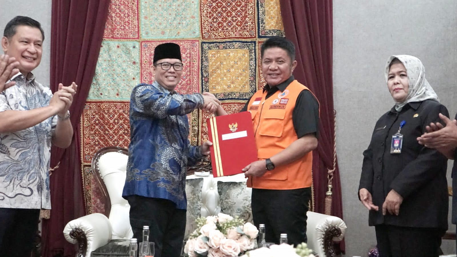 H Teddy Meilwansyah Kembali Terima SK Perpanjangan Jabatan PJ Bupati OKU Dari Gubernur Sumsel