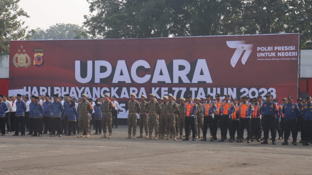 Polres Karawang menggelar puncak peringatan HUT ke-77, dengan mengusung tema “Polri Presisi Untuk Negeri” Pemilu Damai Menuju Indonesia Emas
