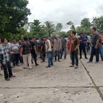 Ribuan Masa Lubuk Batang dan Peninjauan Datangi Mapolres OKU Mendesak Oknum BPLB Ditangkap