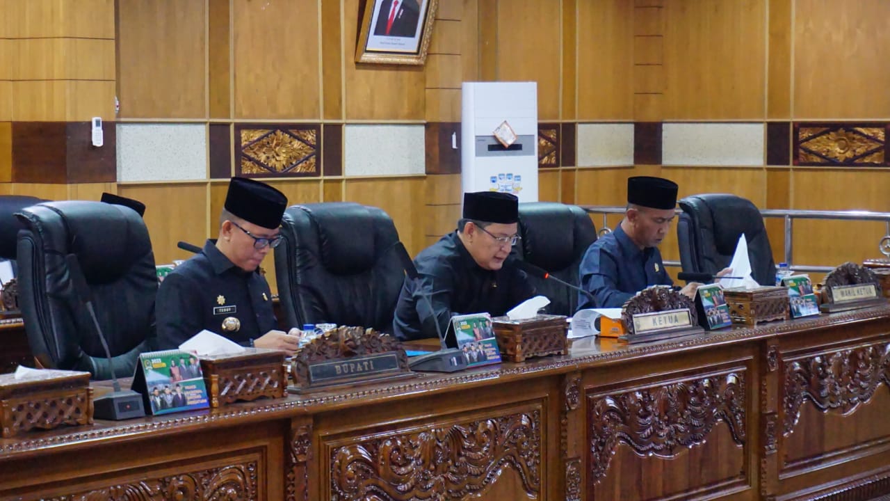 Rapat Paripurna DPRD OKU Masa Persidangan Ke 3 Tahun 2023 ( RPPA ) Pendapatan Dan Belanja Daerah Tahun 2022