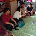Disnaker Bersama BNP2 TKI Mengunjungi Kediaman ibu Darci Orangtua Rumsari.
