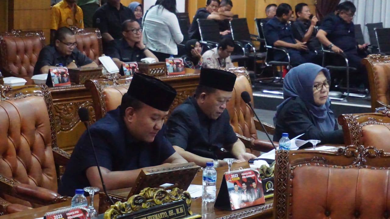 Wakil ketua 1 DPRD OKU Yudi Purna Nugraha SH Membuka Dan Memimpin Rapat Paripurna IV DPRD,Masa Persidangan Ke 3 Tahun 2023.Agenda Jawaban PJ Bupati OKU