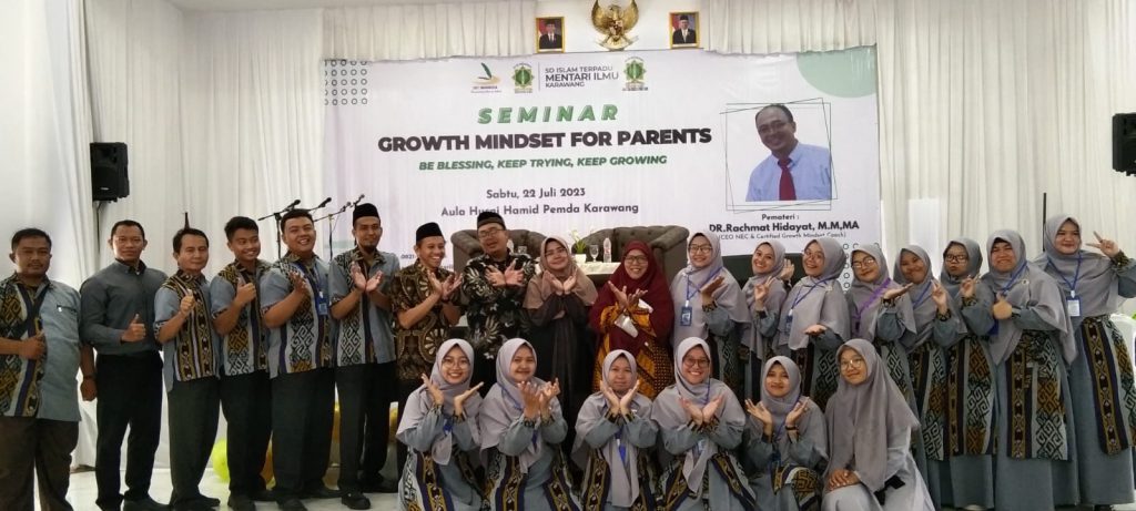 SD Islam Terpadu menggelar Seminar Growth mindset for parents bertempat di Aula Husni Hamid Pemda