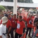 Demo SEPETAK di Kantor Badan Pertanahan Negara tidak menghasilan kesepakatan, kemudian bergeser ke Gedung DPRD Kab. Karawang