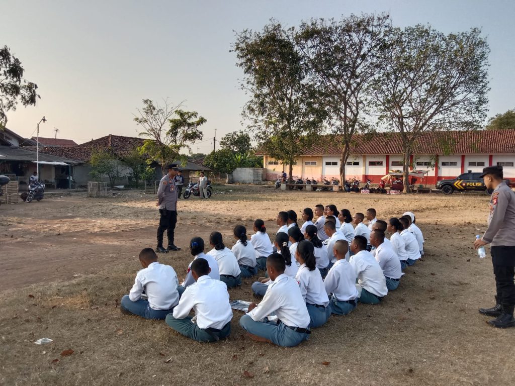 KAPOLSEK BLANAKAN – POLRES SUBANG, MELAKSANAKAN SAMBANG DENGAN ANAK-ANAK PASKIBRA KEC BLANAKAN.