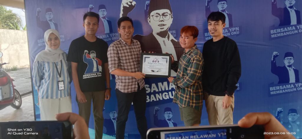 Relawan YPN Menyerahkan Lagu YPN Ke Radio ElJhon Dan Baturaja Radio.