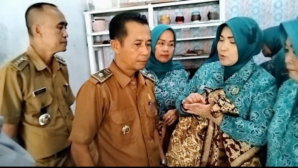 Desa Belatung Pertama Di OKU Lestarikan Kebudayaan Dengan Produksi Kain Songket