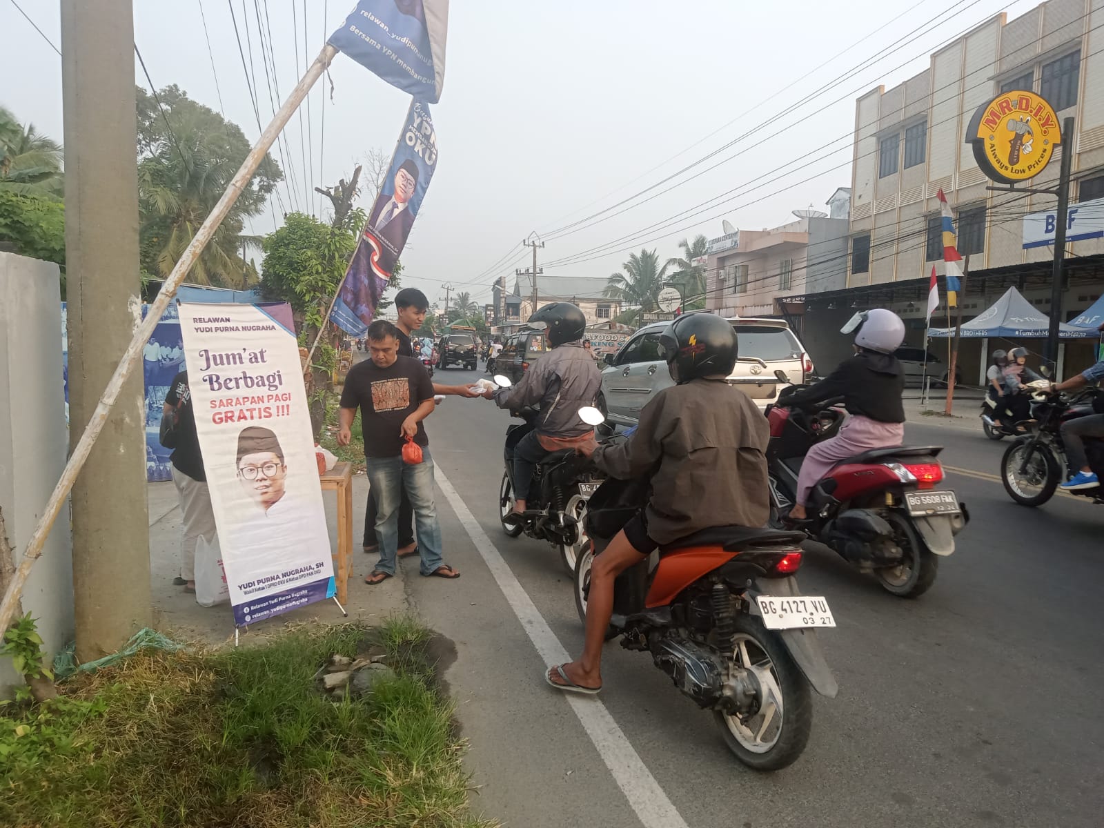 Relawan YPN Kembali Menyapa Masyarakat OKU Melalui Kegiatan Jum’at Berbagi Sarapan Gratis