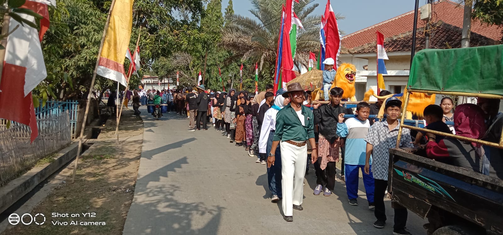 Dalam Memeriahkan HUT RI Ke 78 SMP 3 Blanakan Bersama PAUD AL – Watoniah Adakan Karnapal Keliling Desa Muara.