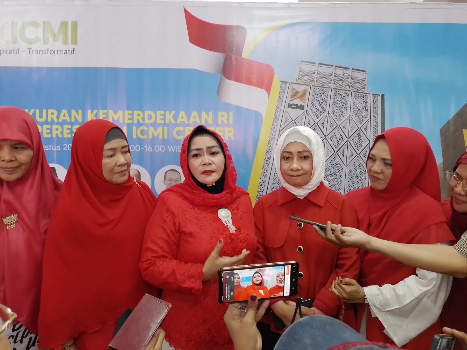 peresmian gedung Baru ICMI dihadiri oleh ketua umum INA MARLINA S.Sos bersama pengurus Alisa khadijah